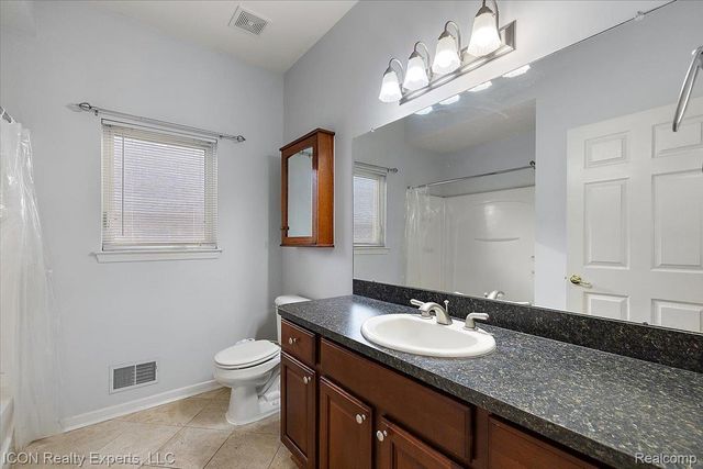 17542 Goldeneye Drive, Clinton Charter Township, MI 48038