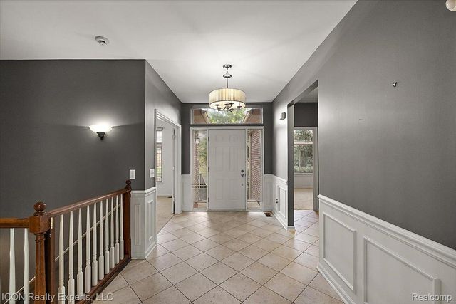 17542 Goldeneye Drive, Clinton Charter Township, MI 48038