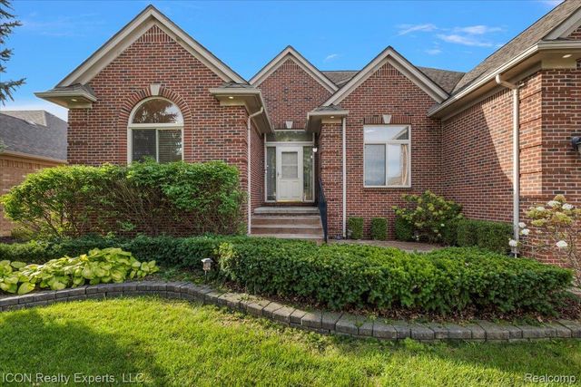 17542 Goldeneye Drive, Clinton Charter Township, MI 48038