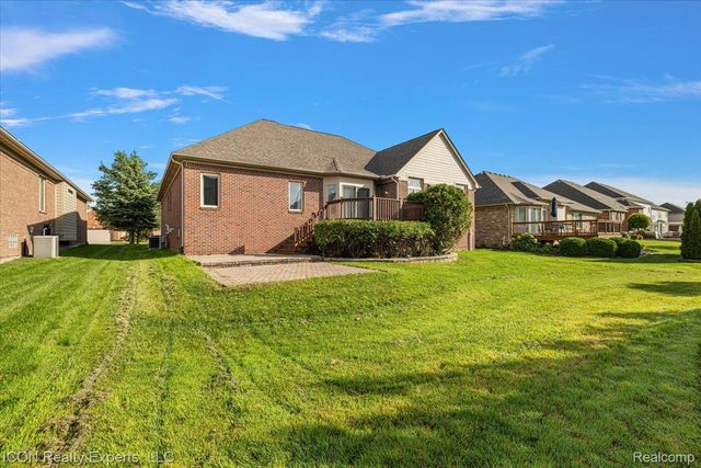 17542 Goldeneye Drive, Clinton Charter Township, MI 48038