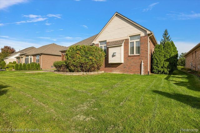 17542 Goldeneye Drive, Clinton Charter Township, MI 48038