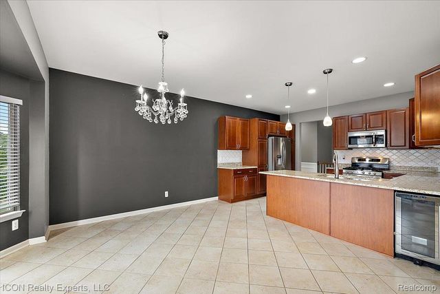 17542 Goldeneye Drive, Clinton Charter Township, MI 48038