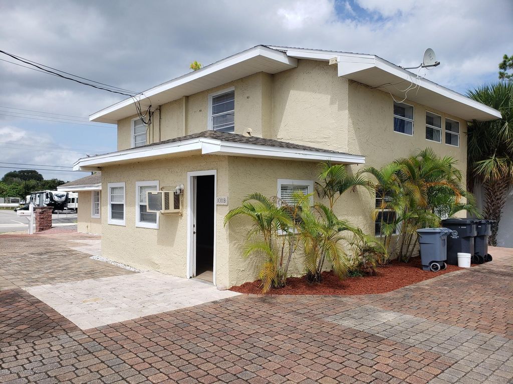 1011 S Hopkins Avenue B, Titusville, FL 32780