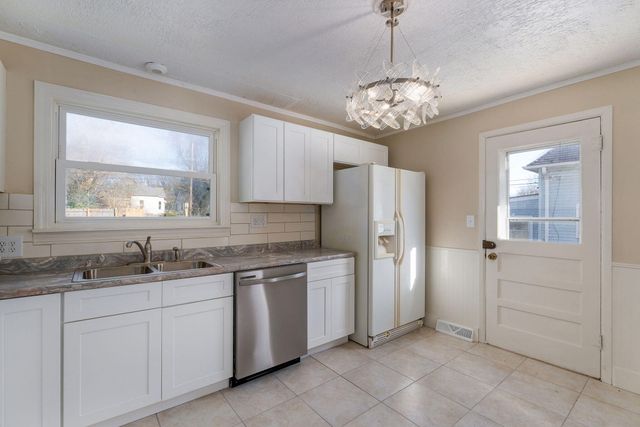 2036 N Johnston Avenue, Springfield, MO 65803