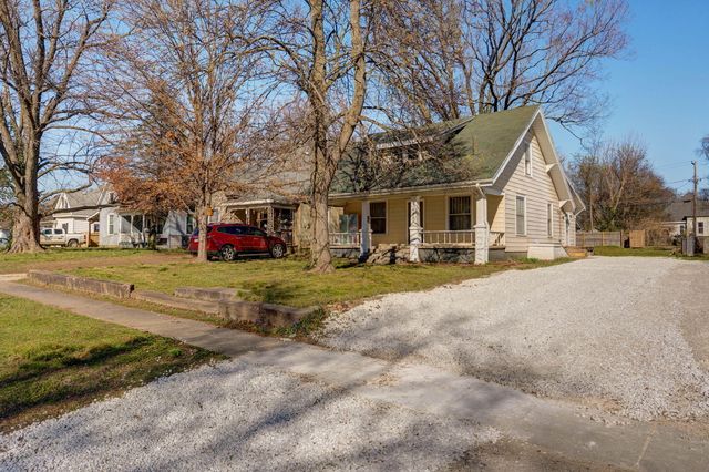 2036 N Johnston Avenue, Springfield, MO 65803