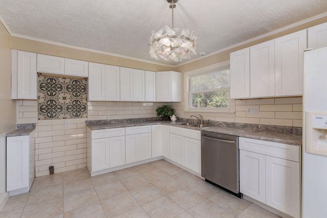 2036 N Johnston Avenue, Springfield, MO 65803