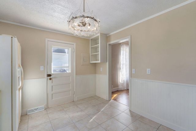 2036 N Johnston Avenue, Springfield, MO 65803