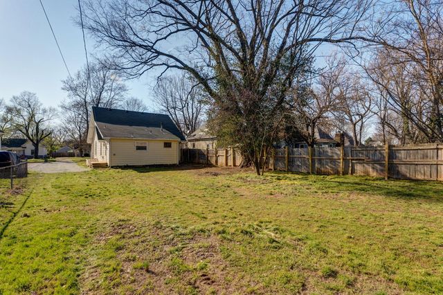 2036 N Johnston Avenue, Springfield, MO 65803