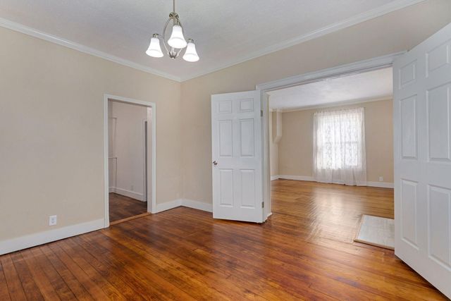 2036 N Johnston Avenue, Springfield, MO 65803