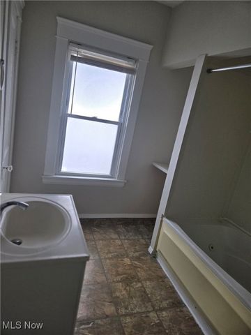 10002 Parkview Avenue, Garfield Heights, OH 44125