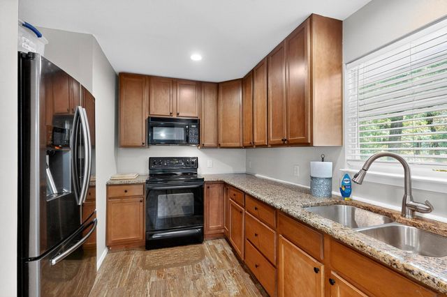 2895 Honey Bee Lane, Wills Point, TX 75169