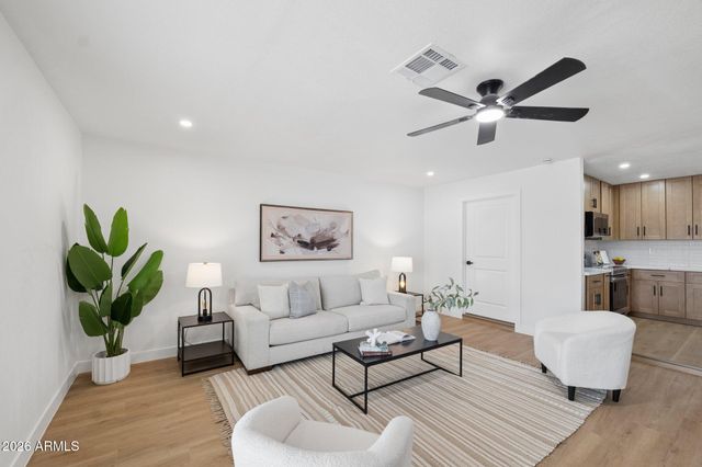 3402 E DAHLIA Drive, Phoenix, AZ 85032