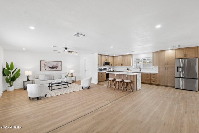 3402 E DAHLIA Drive, Phoenix, AZ 85032