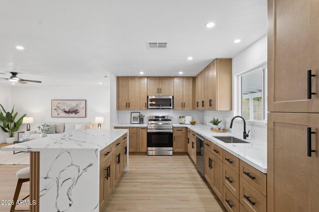 3402 E DAHLIA Drive, Phoenix, AZ 85032