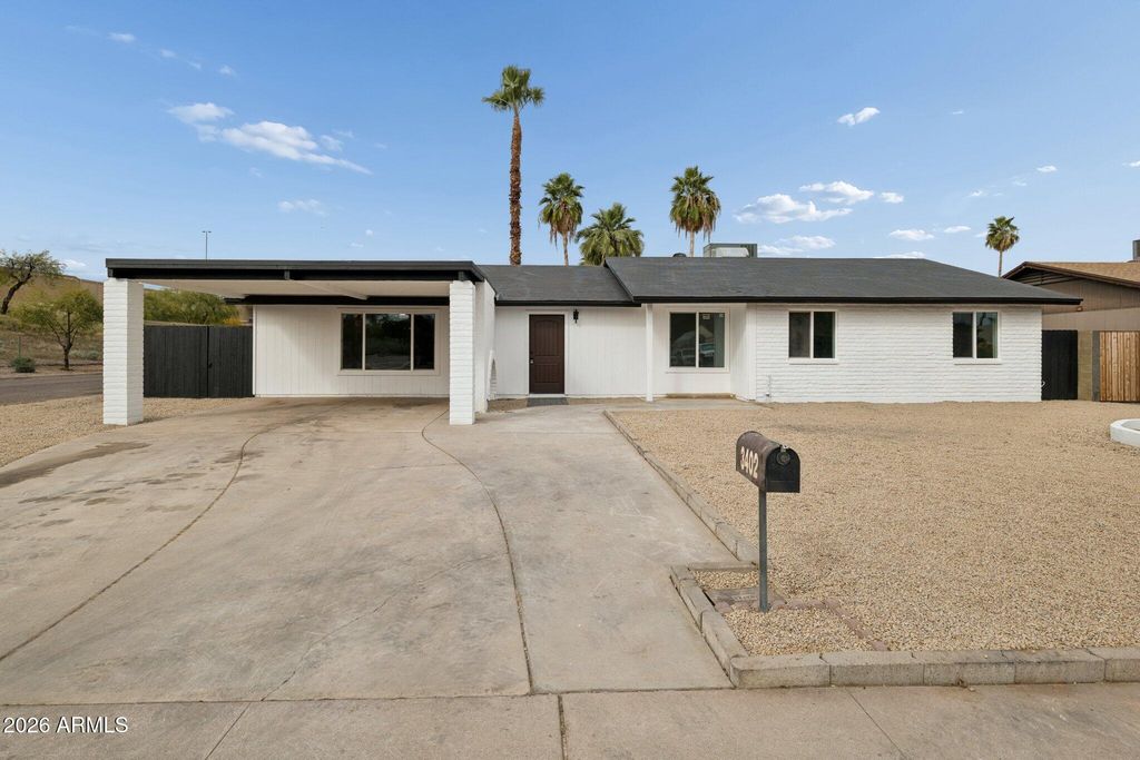 3402 E DAHLIA Drive, Phoenix, AZ 85032