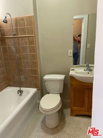 4535 W 11Th Place, Los Angeles, CA 90019