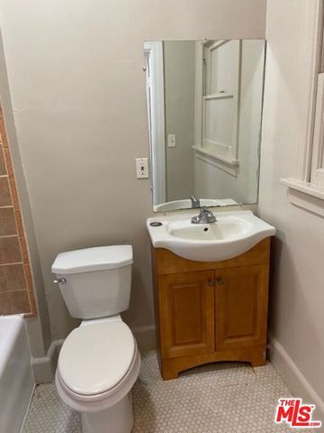 4535 W 11Th Place, Los Angeles, CA 90019