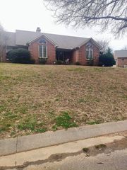 12 Brookstone Pl, Jackson, TN 38305