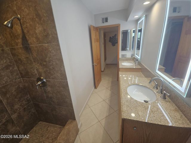 6610 E Circulo Invierno, Tucson, AZ 85750