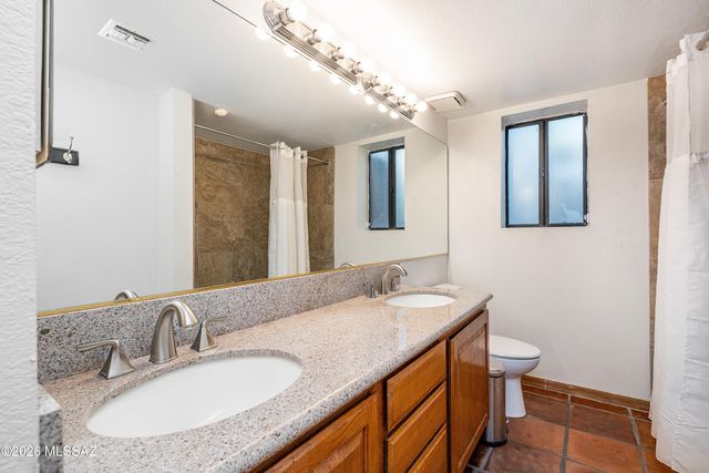 6610 E Circulo Invierno, Tucson, AZ 85750