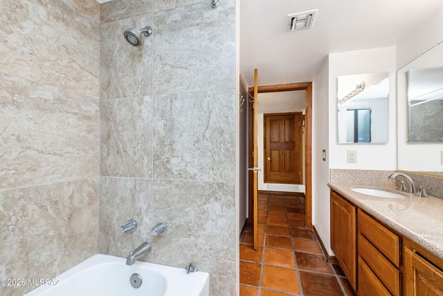 6610 E Circulo Invierno, Tucson, AZ 85750