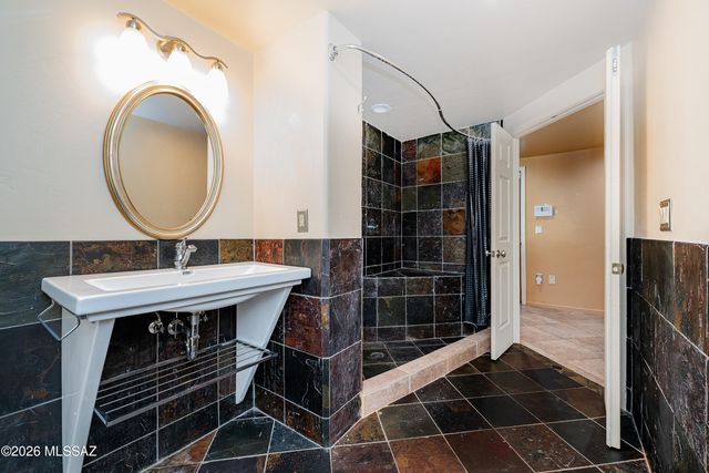 6610 E Circulo Invierno, Tucson, AZ 85750