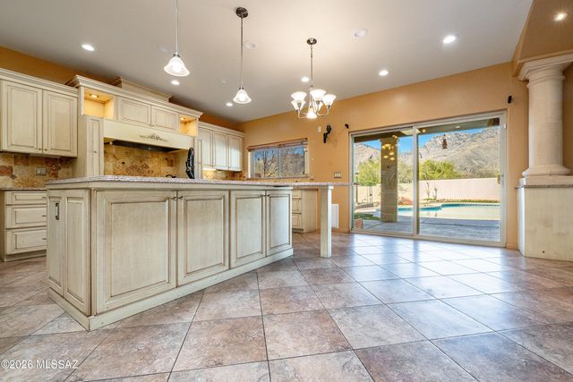 6610 E Circulo Invierno, Tucson, AZ 85750