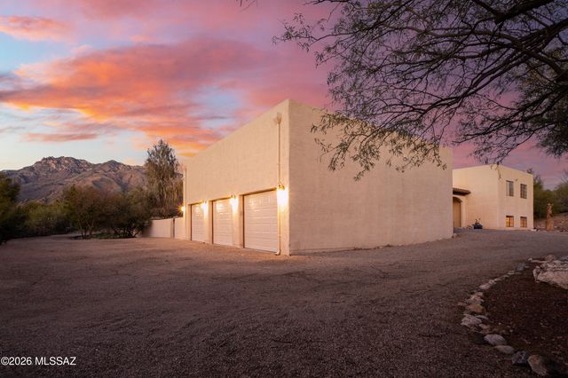 6610 E Circulo Invierno, Tucson, AZ 85750