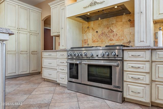 6610 E Circulo Invierno, Tucson, AZ 85750