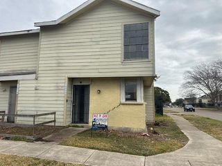 8323 Wilcrest Drive 20, Houston, TX 77072