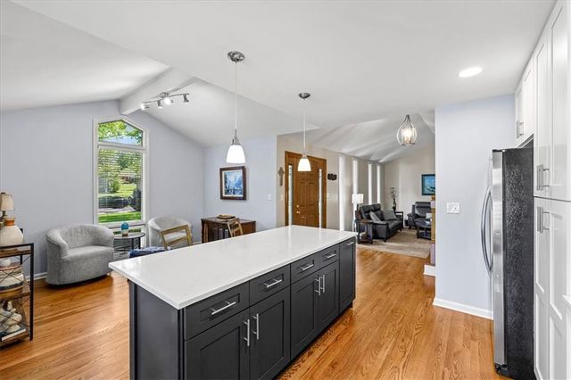 9010 W 104th Terrace, Overland Park, KS 66212