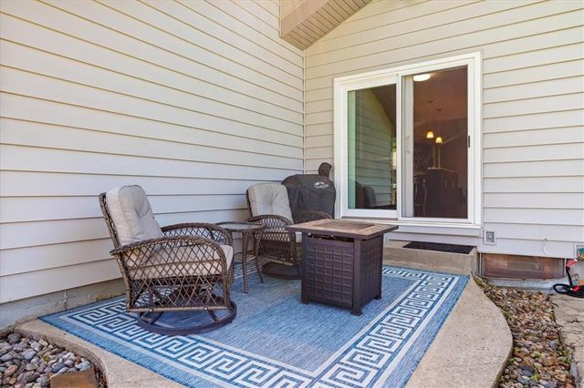 9010 W 104th Terrace, Overland Park, KS 66212