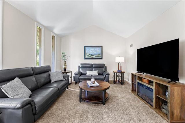 9010 W 104th Terrace, Overland Park, KS 66212