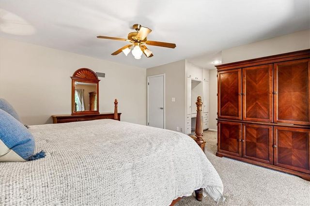 9010 W 104th Terrace, Overland Park, KS 66212