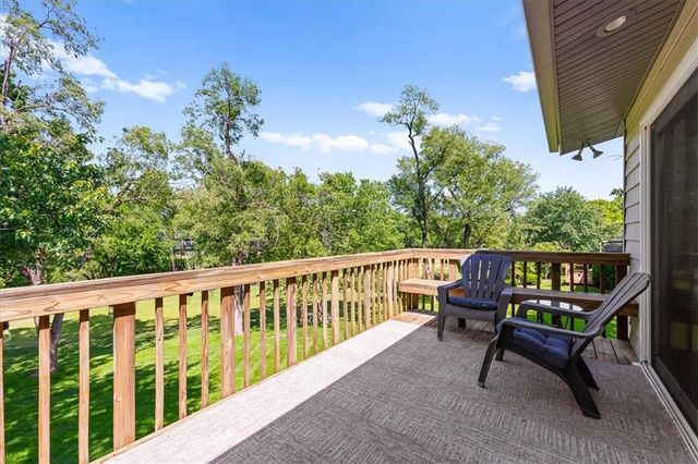 9010 W 104th Terrace, Overland Park, KS 66212