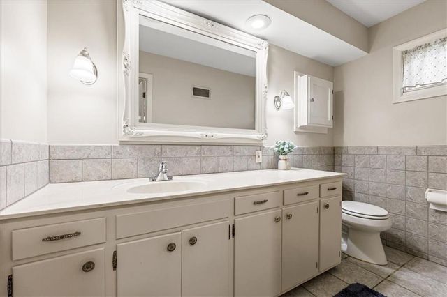 9010 W 104th Terrace, Overland Park, KS 66212