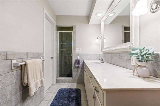 9010 W 104th Terrace, Overland Park, KS 66212