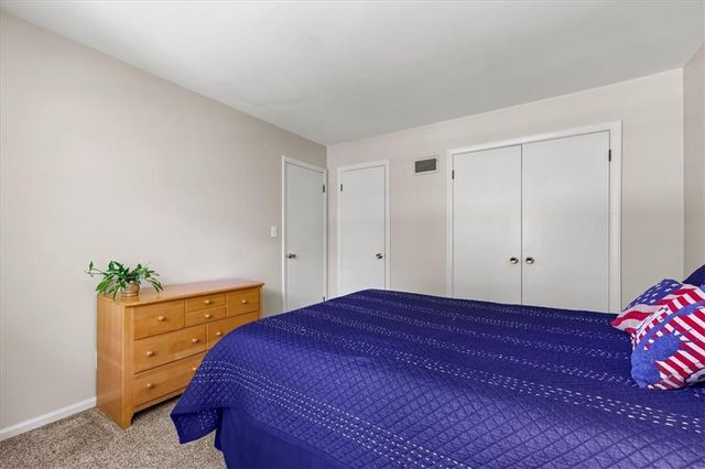 9010 W 104th Terrace, Overland Park, KS 66212