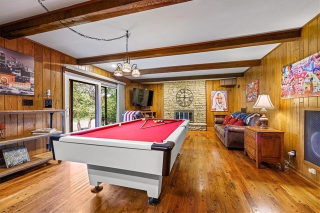 9010 W 104th Terrace, Overland Park, KS 66212