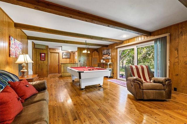 9010 W 104th Terrace, Overland Park, KS 66212