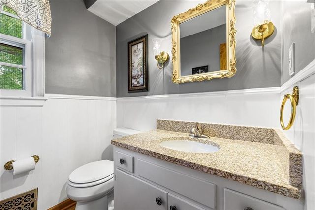 9010 W 104th Terrace, Overland Park, KS 66212