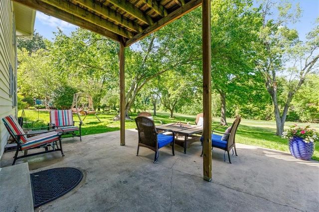 9010 W 104th Terrace, Overland Park, KS 66212