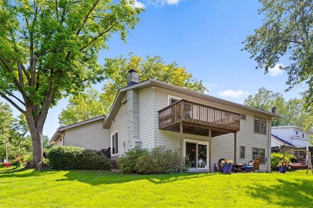 9010 W 104th Terrace, Overland Park, KS 66212