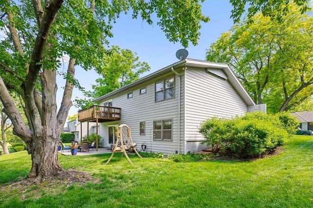 9010 W 104th Terrace, Overland Park, KS 66212