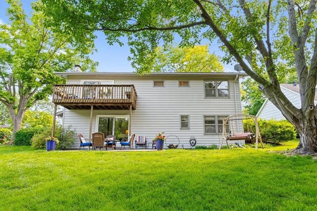 9010 W 104th Terrace, Overland Park, KS 66212