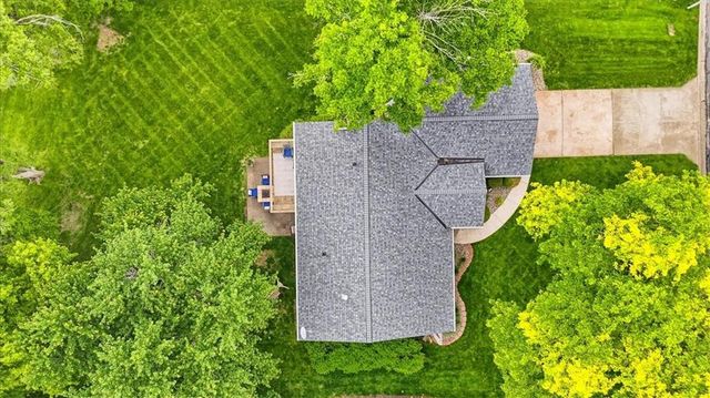 9010 W 104th Terrace, Overland Park, KS 66212