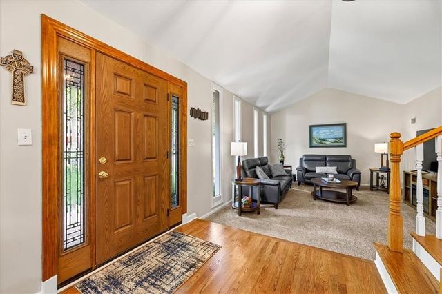 9010 W 104th Terrace, Overland Park, KS 66212