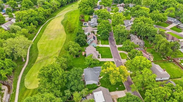 9010 W 104th Terrace, Overland Park, KS 66212