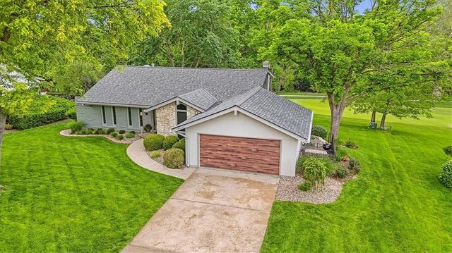 9010 W 104th Terrace, Overland Park, KS 66212