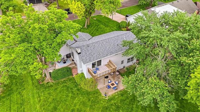 9010 W 104th Terrace, Overland Park, KS 66212
